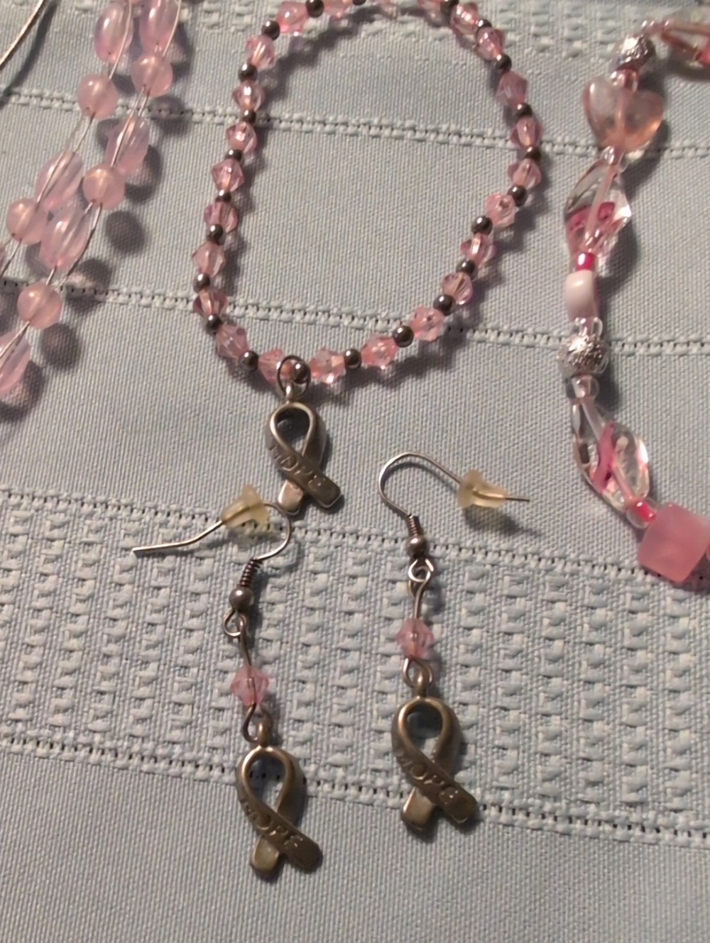 Large Lot Of Women’s Pink Jewelry - Pink Ribbon - Picture 3 of 8